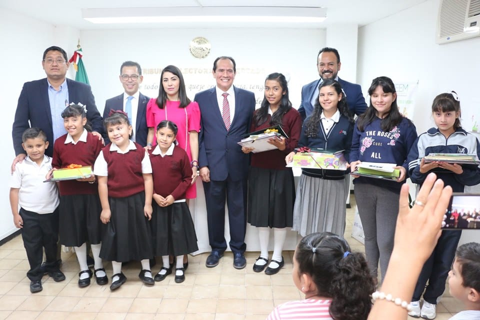 Premia TEEM A Ganadores Del Primer Concurso De Dibujo Infantil “Pintando La Democracia”.