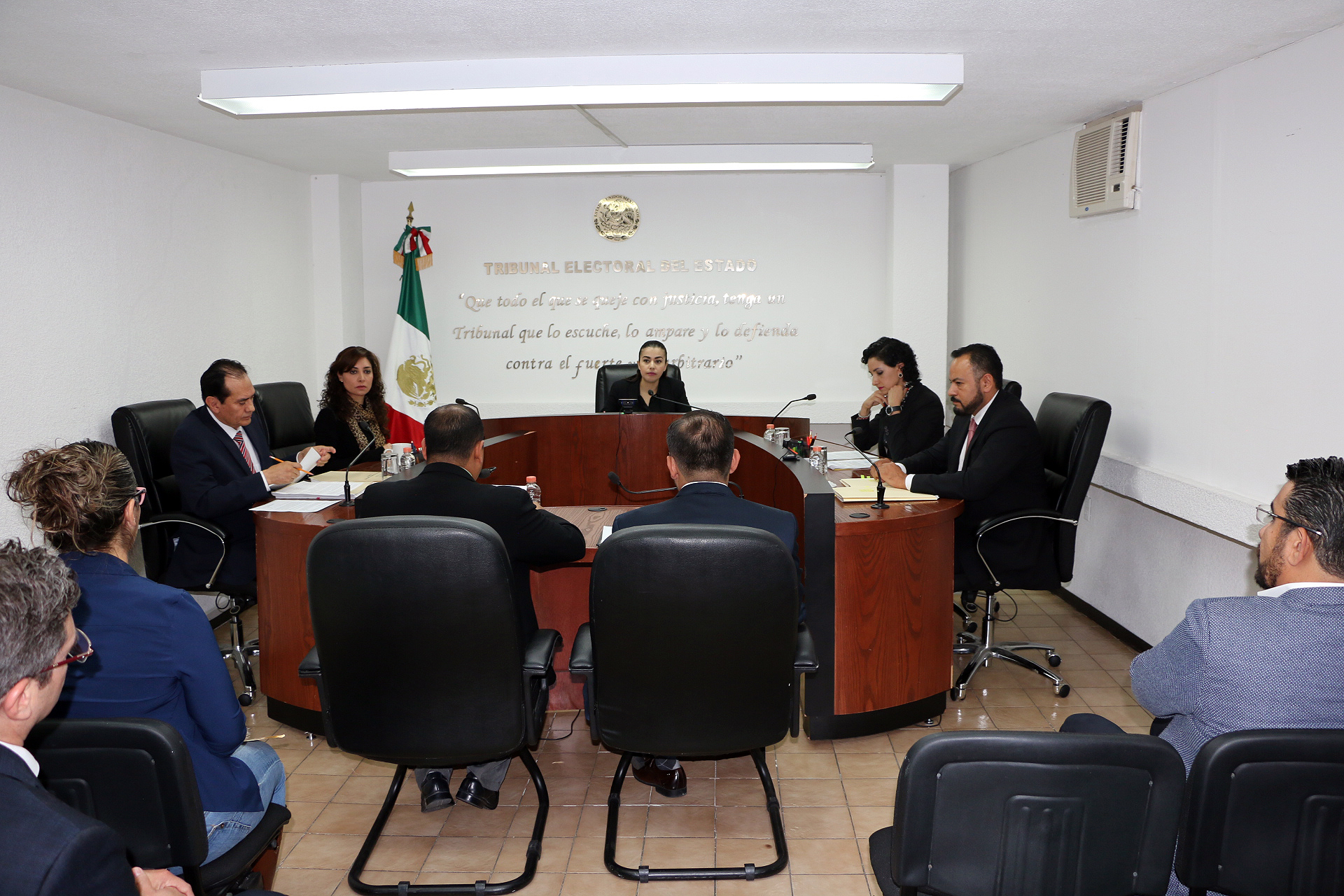 El Pleno de Magistrados del Tribunal Electoral del Estado de Michoacán en sesión pública resolvió un recurso de apelación y dos juicios ciudadanos