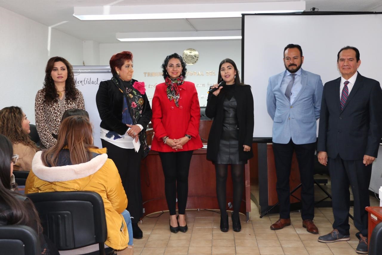 Imparten en Salón de Plenos del TEEM la conferencia 