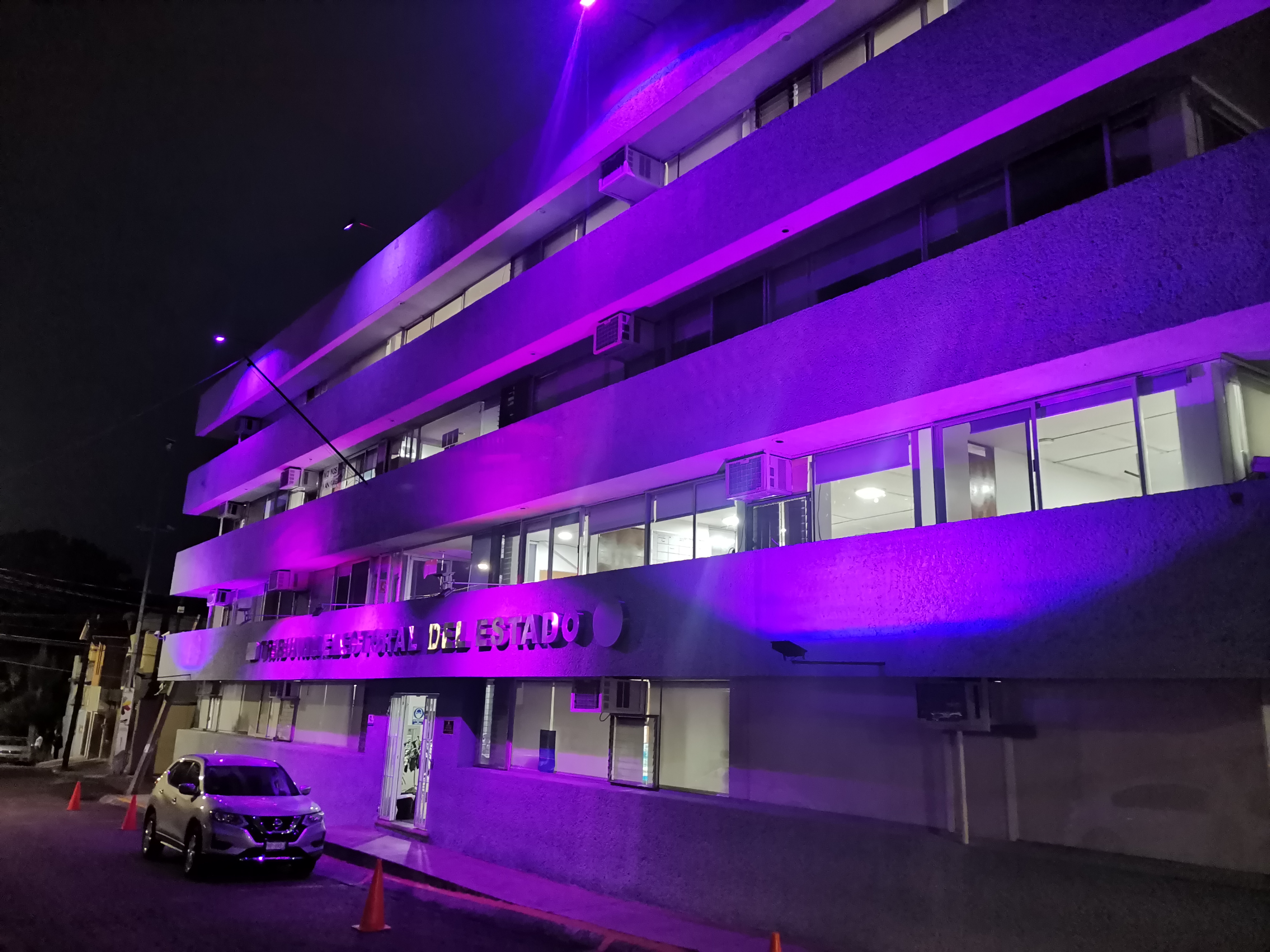 SE UNE TEEM A LA LUCHA CONTRA EL CÁNCER DE MAMA