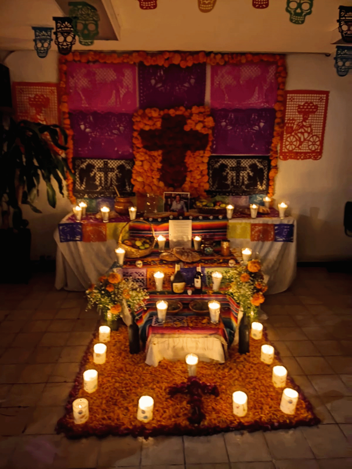 CON ALTAR, TEEM SE UNE A CELEBRACIÓN DEL DÍA DE MUERTOS 