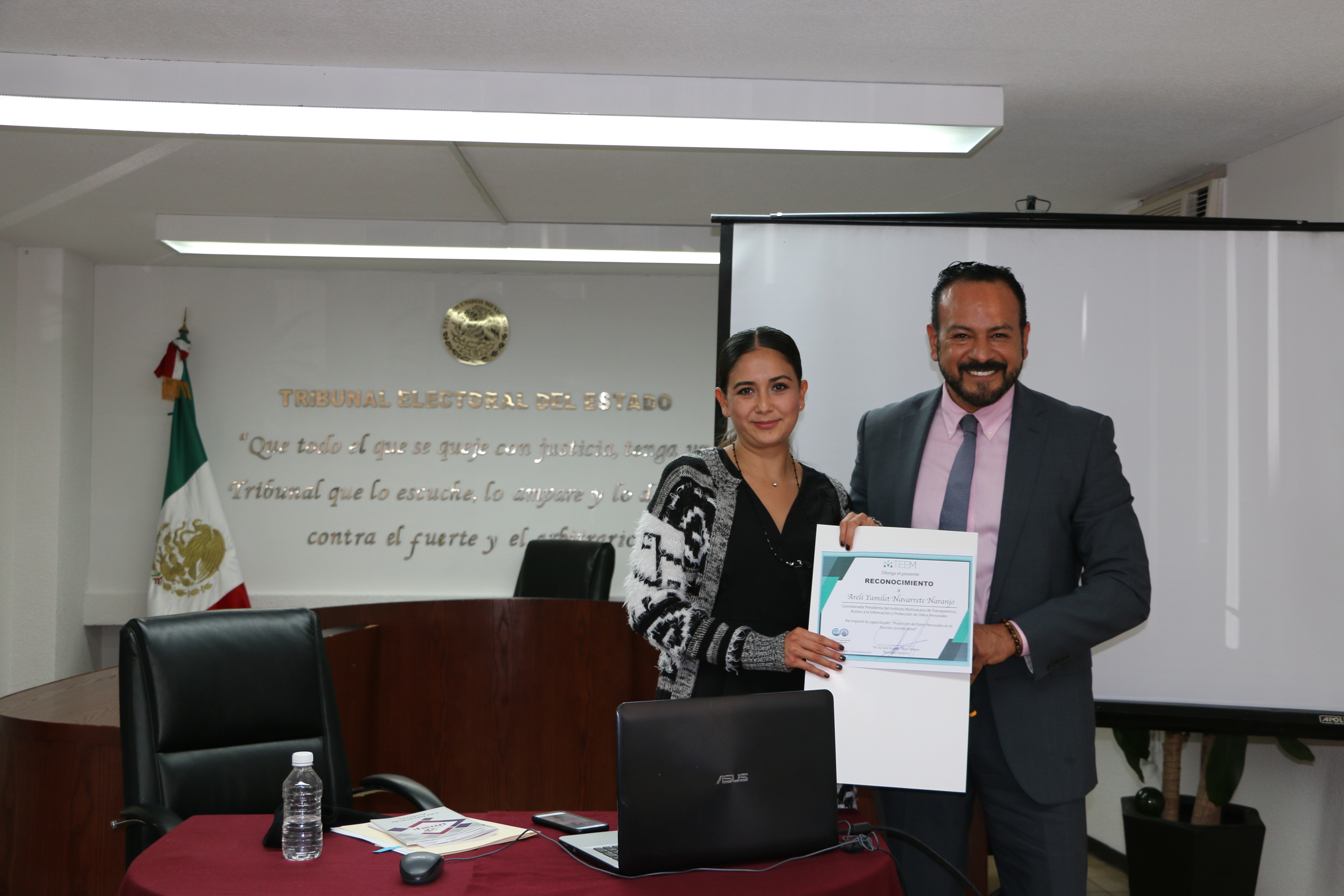 RECIBE PERSONAL DEL TEEM CAPACITACIÓN DEL IMAIP PARA MANEJO DE DATOS PERSONALES 