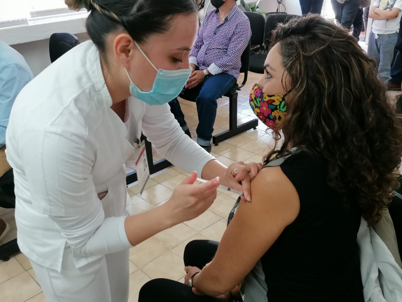 LLEVA IMSS JORNADA DEVACUNACIÓN CONTRA INFLUENZA AL TEEM 