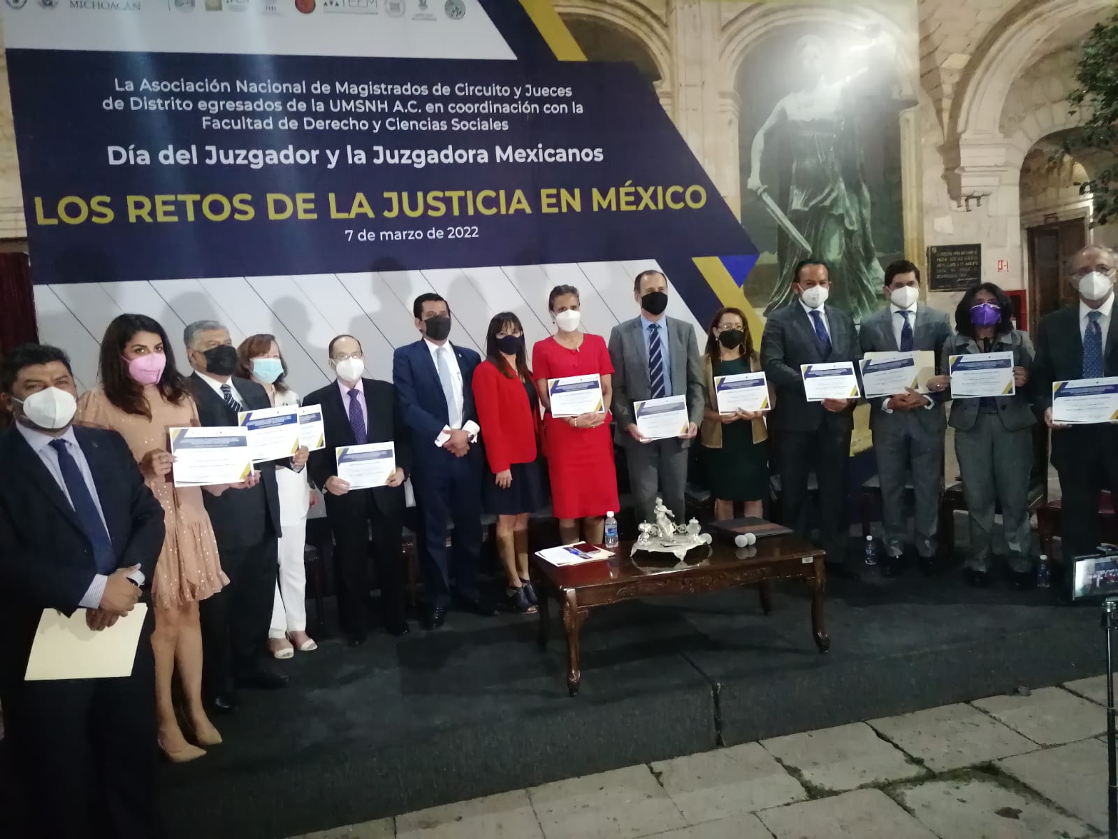 PRESIDENTE DEL TEEM, PARTICIPA EN ENCUENTRO DE MAGISTRADOS EGRESADOS DE LA UMSNH