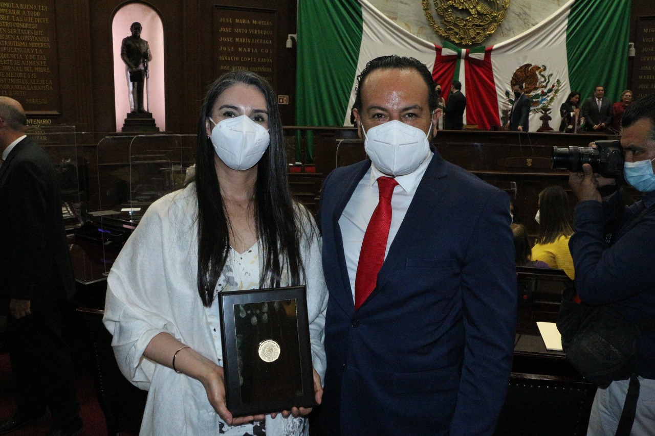 ASISTE MAGISTRADO A ENTREGA DE CONDECORACIÓN “LA MUJER MICHOACANA”