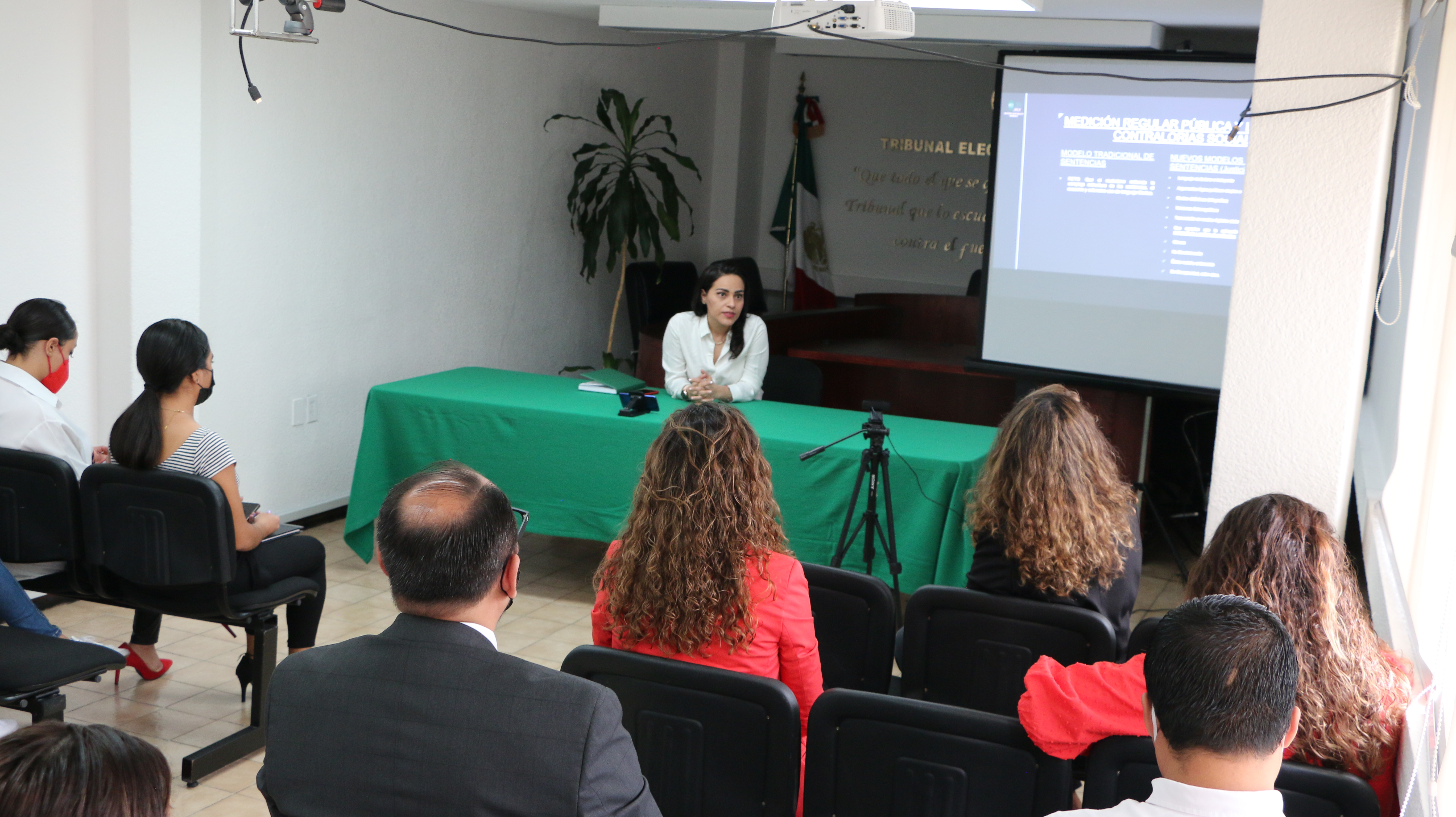 RECIBE PERSONAL DEL TEEM CAPACITACIÓN EN JUSTICIA ABIERTA 